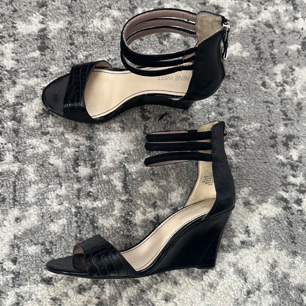Nine West black wedges